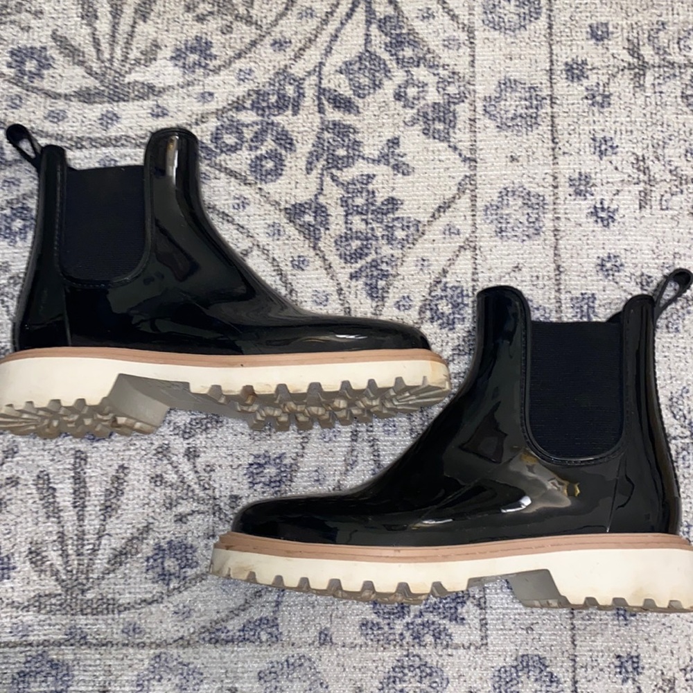 Dolce Vita Chelsea Boot- Stormy Rain Boot Black Size 7
